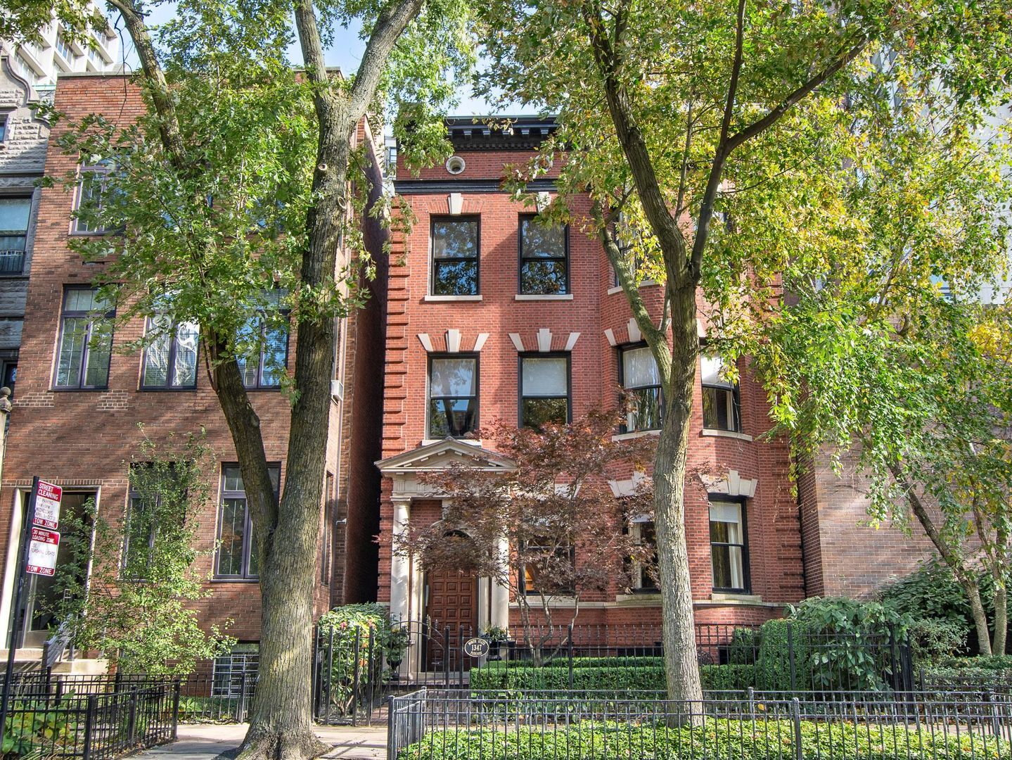 Gold Coast — 1347 n State