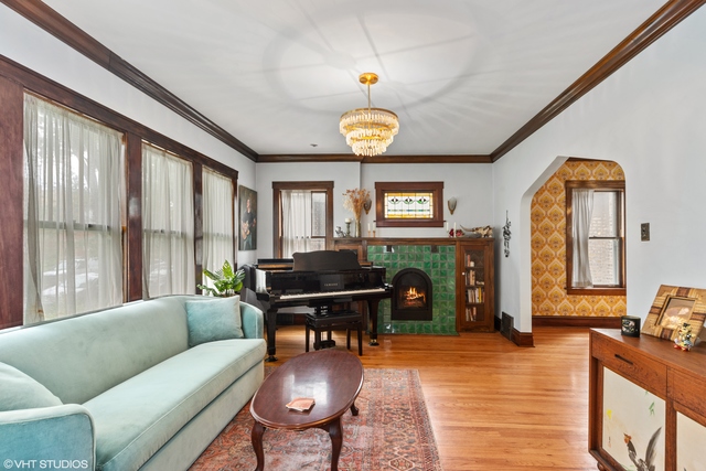 Belmont Cragin — 5029 Wellington