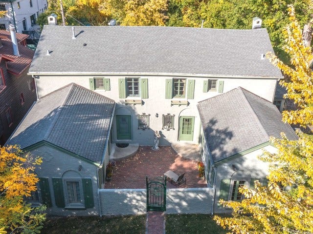 Ravenswood Manor Riverfront Pallazzo