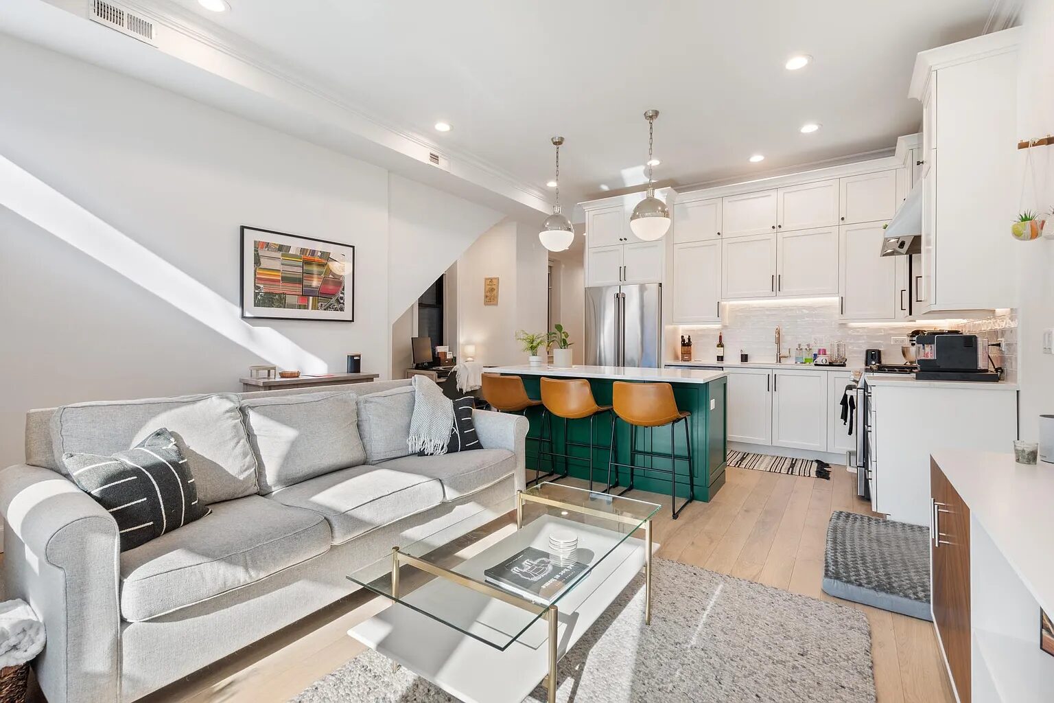 Damen — Apartments · Complete 2020 · Stabilized