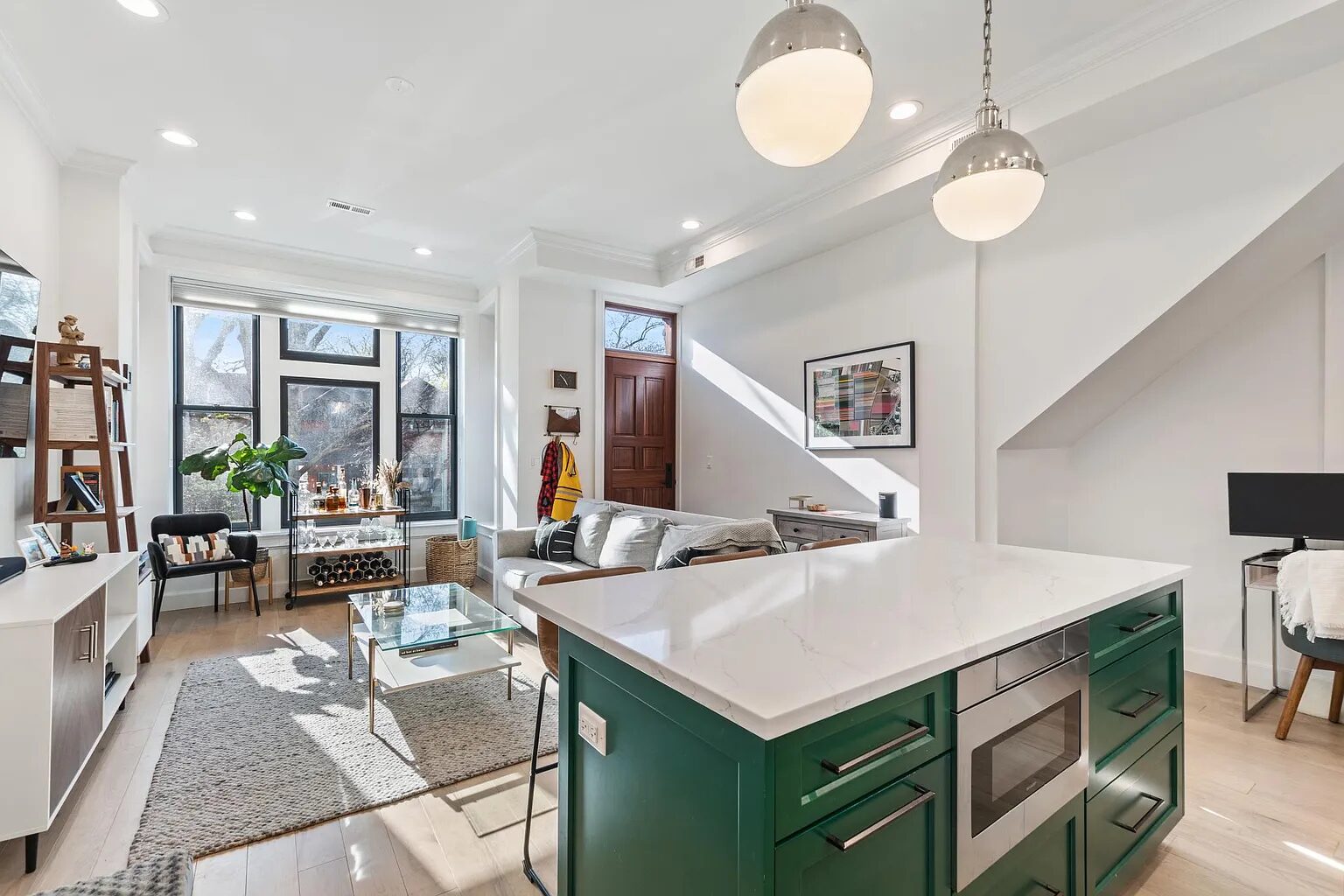 Damen — Apartments · Complete 2020 · Stabilized